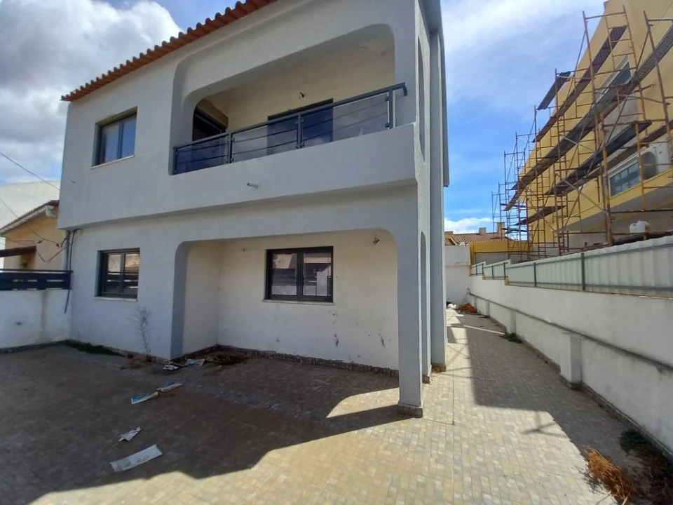 Moradia T5 para Venda em Amora Foto 2
