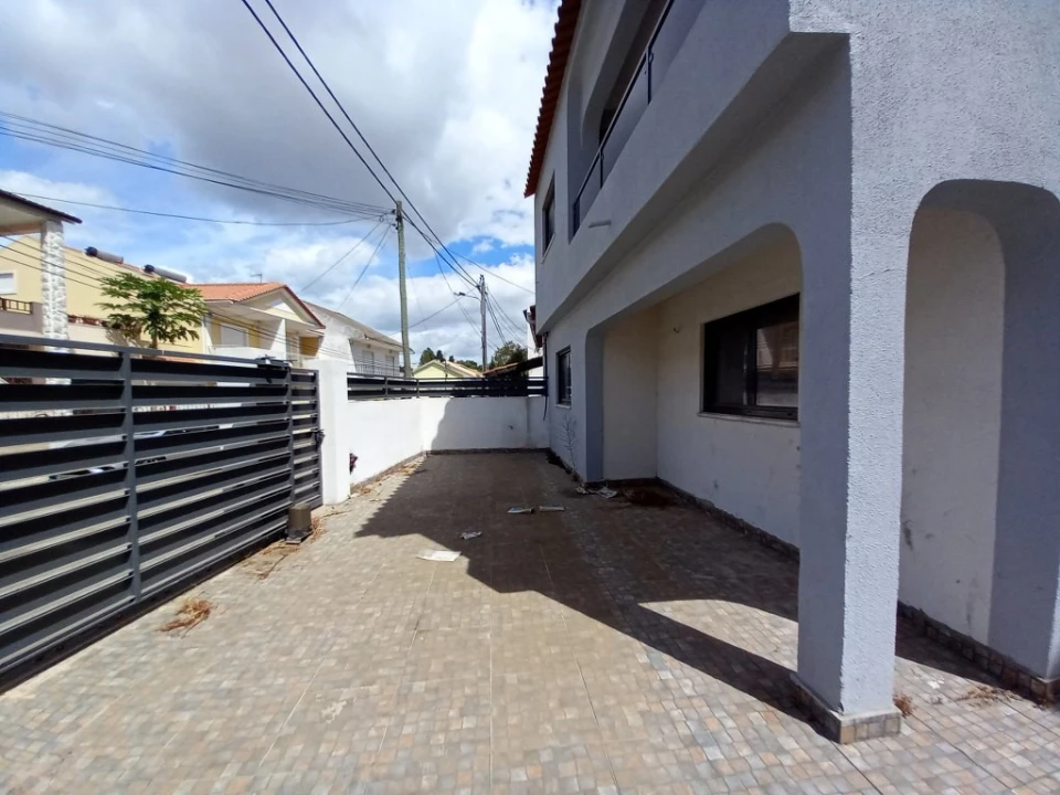 Moradia T5 para Venda em Amora Foto 46