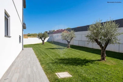 Moradia T4 para Venda em São Pedro da Cadeira