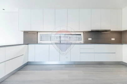 Moradia T4 para Venda em São Pedro da Cadeira