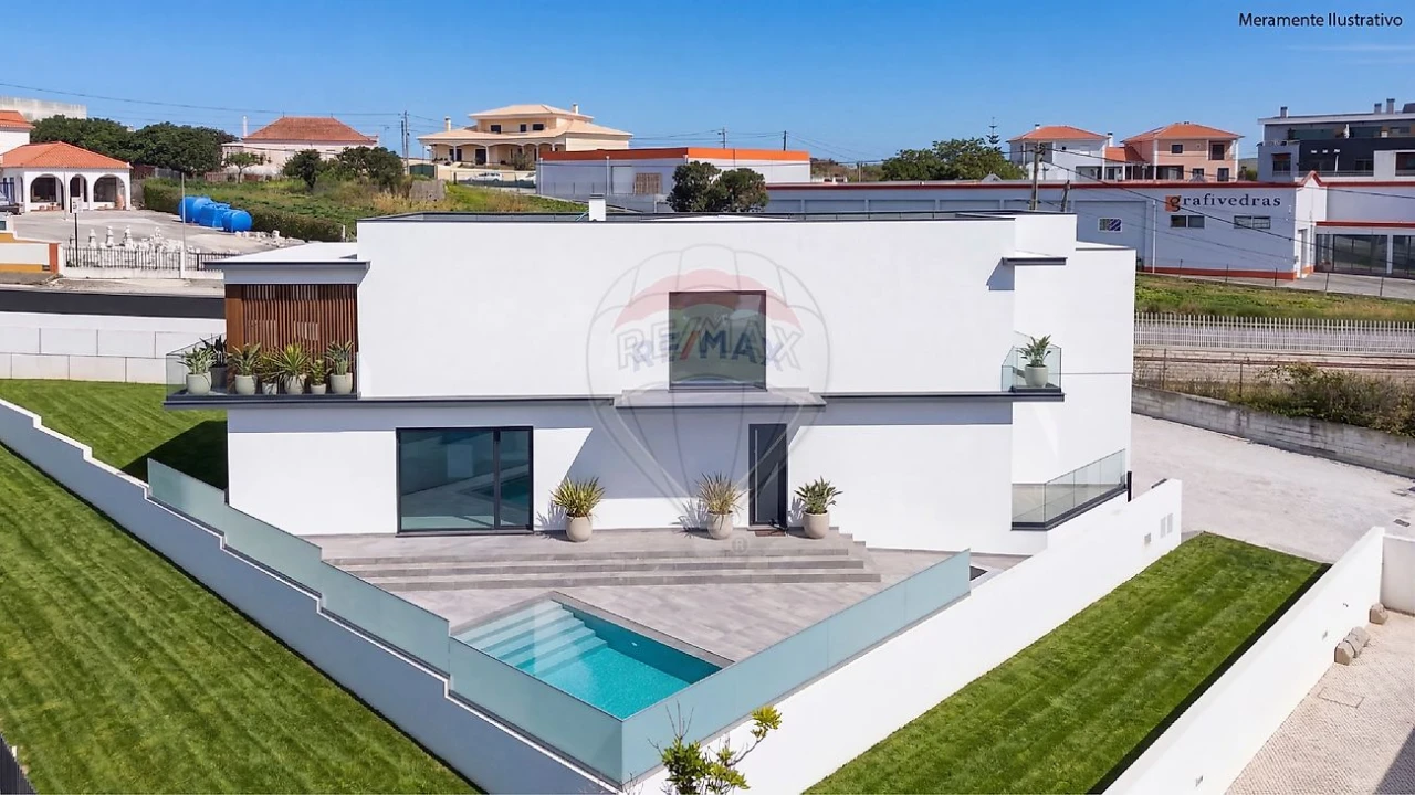 Moradia T4 para Venda em São Pedro da Cadeira Foto 2