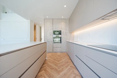 Moradia T4 para Venda em São João das Lampas e Terrugem