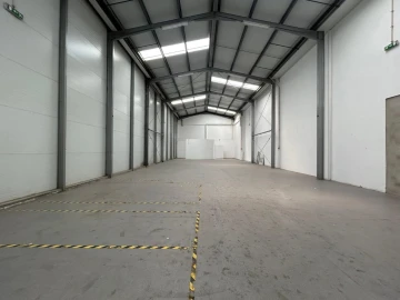 Armazém para Arrendamento em Esgueira