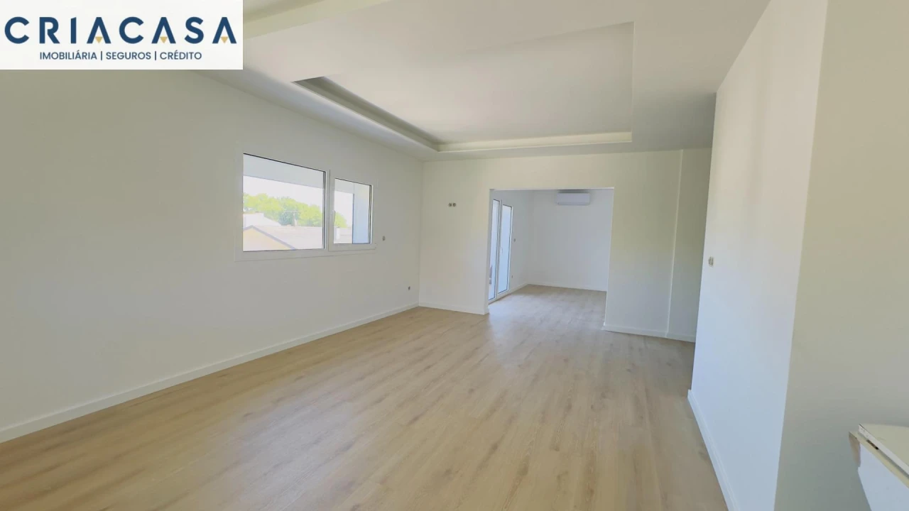 Apartamento T4 para Venda em Rio de Loba Foto 1