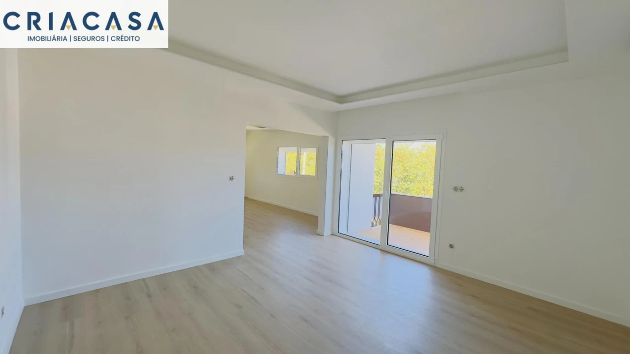 Apartamento T4 para Venda em Rio de Loba Foto 3
