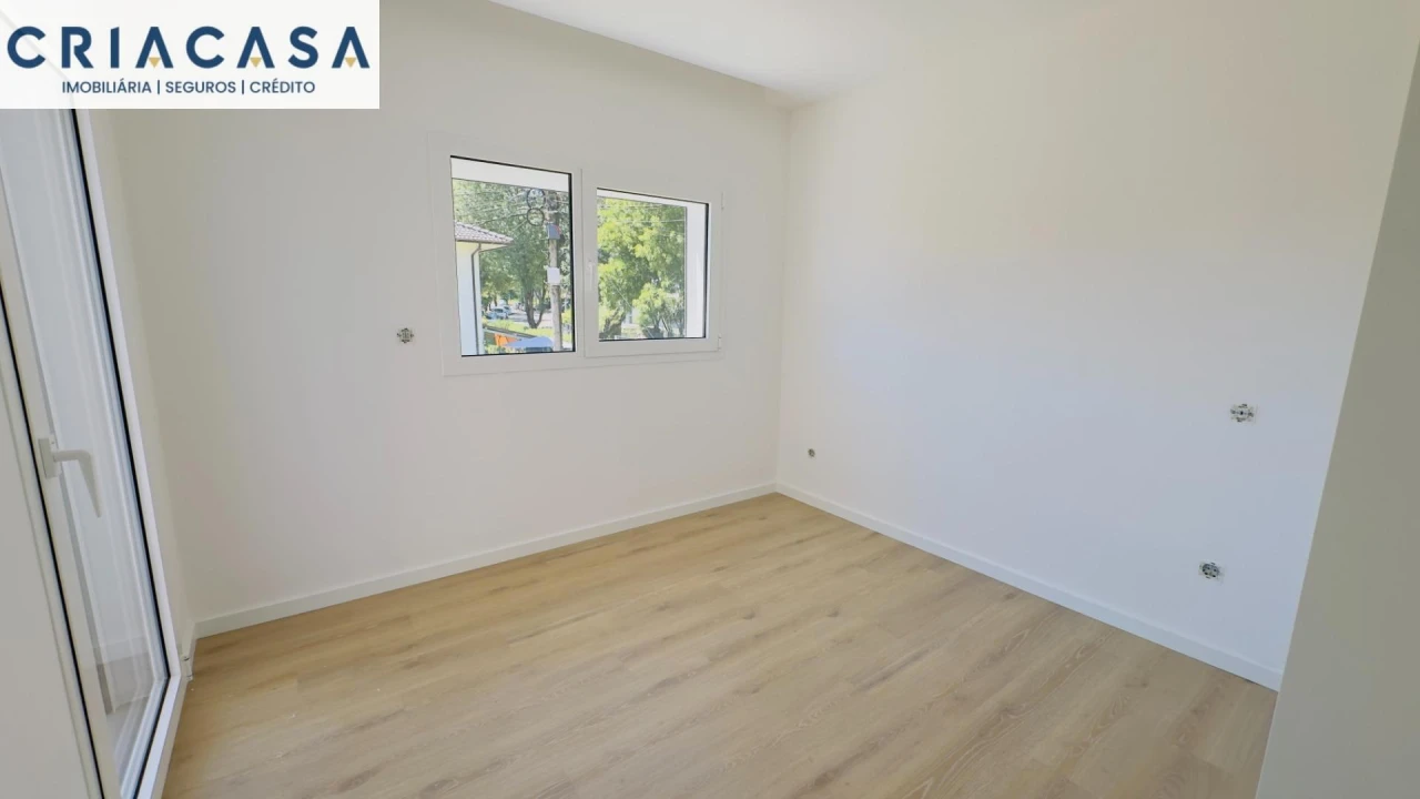 Apartamento T4 para Venda em Rio de Loba Foto 32