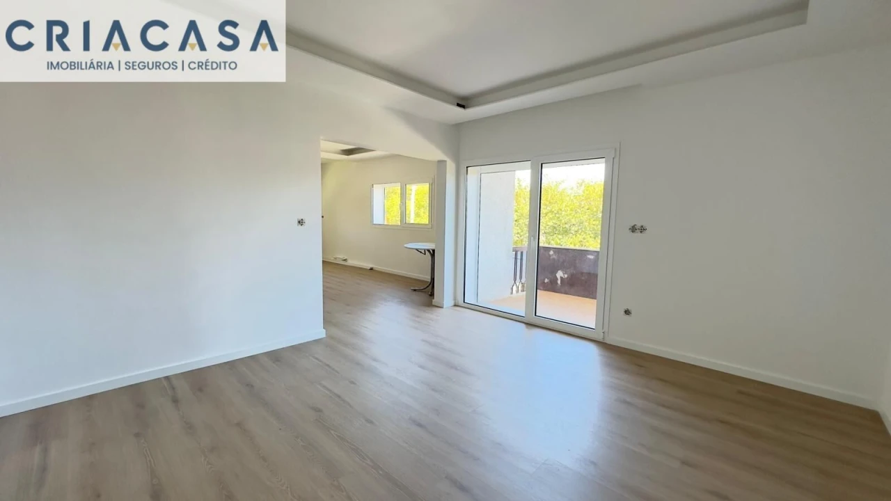 Apartamento T4 para Venda em Rio de Loba Foto 2