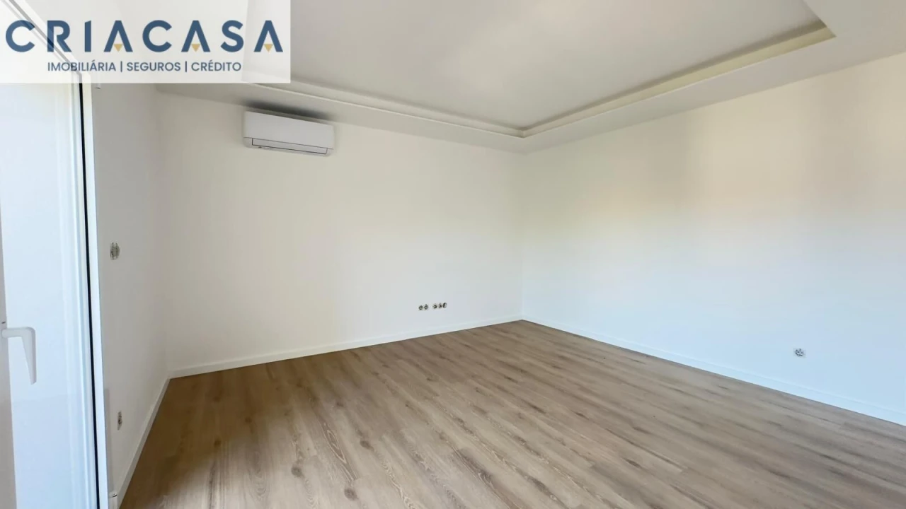 Apartamento T4 para Venda em Rio de Loba Foto 7