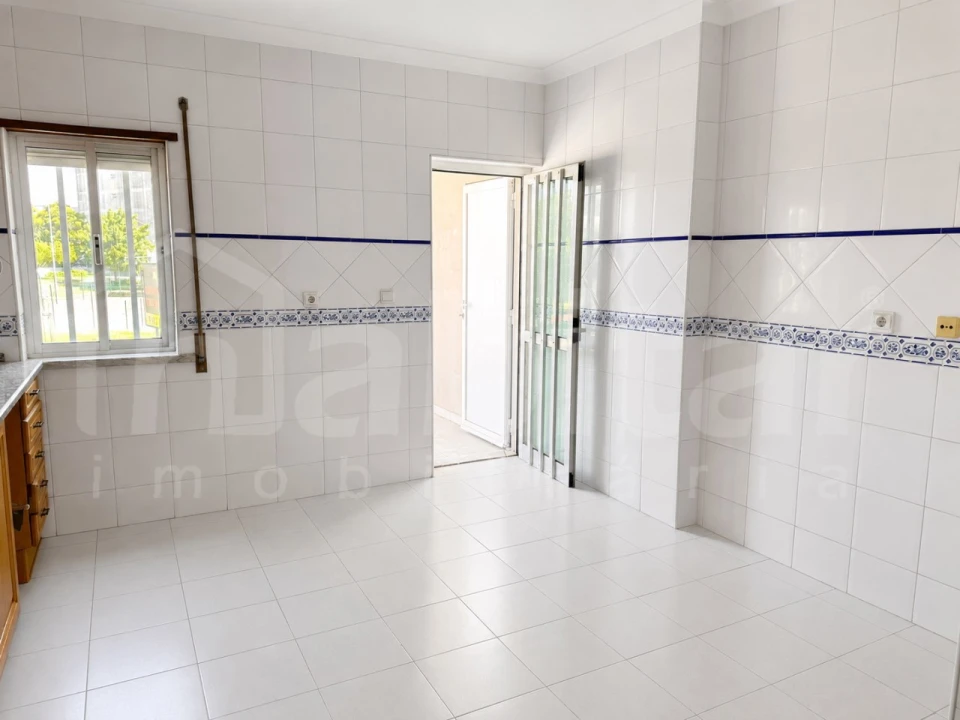 Apartamento T3 para Venda em Benavente Foto 2
