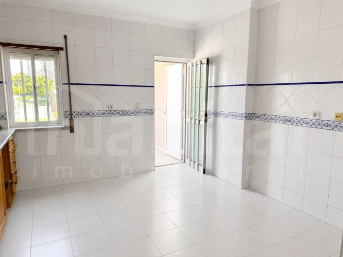 Apartamento T3 para Venda em Benavente Foto 2