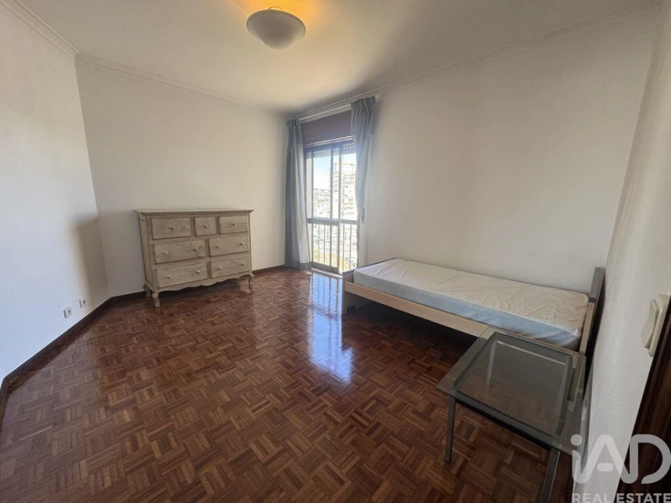 Apartamento T3 para Arrendamento em Penha de França Foto 9
