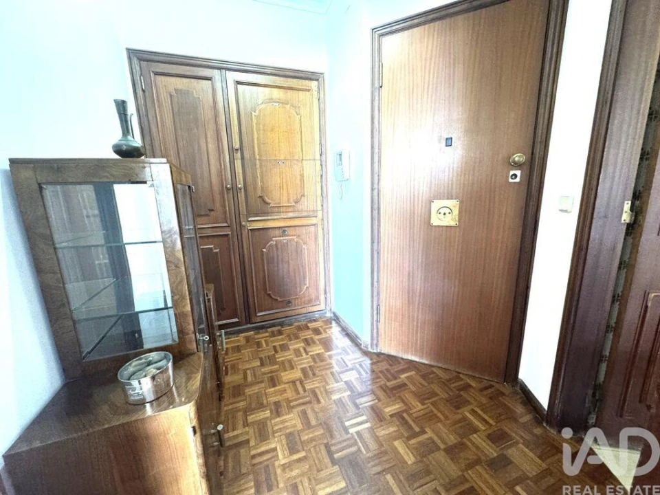 Apartamento T3 para Arrendamento em Penha de França Foto 3
