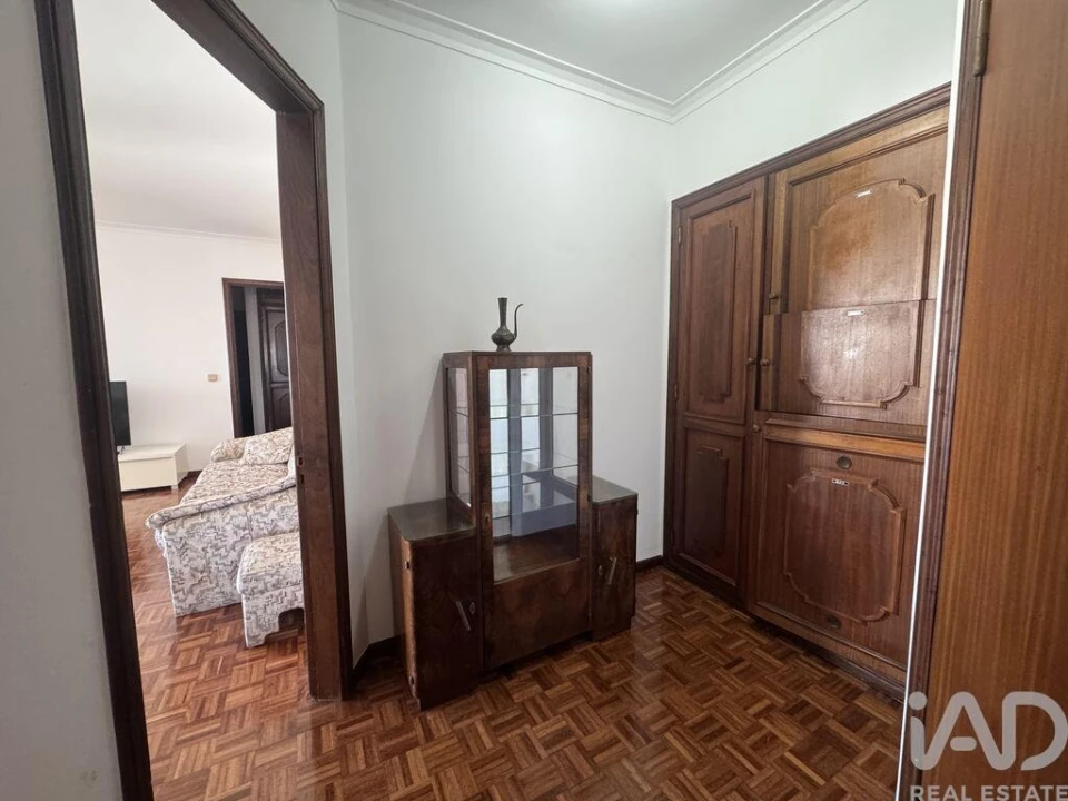 Apartamento T3 para Arrendamento em Penha de França Foto 2