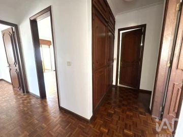 Apartamento T3 para Arrendamento em Penha de França