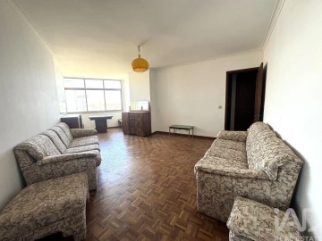 Apartamento T3 para Arrendamento em Penha de França