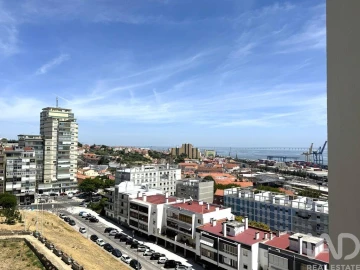 Apartamento T3 para Arrendamento em Penha de França