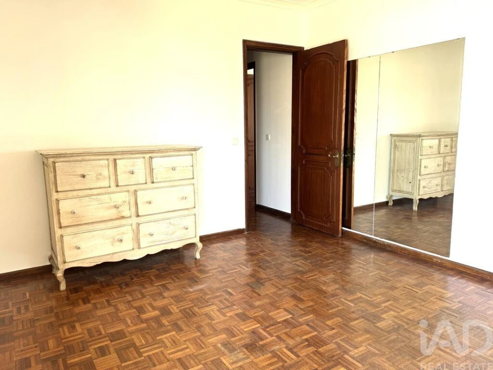 Apartamento T3 para Arrendamento em Penha de França Foto 14