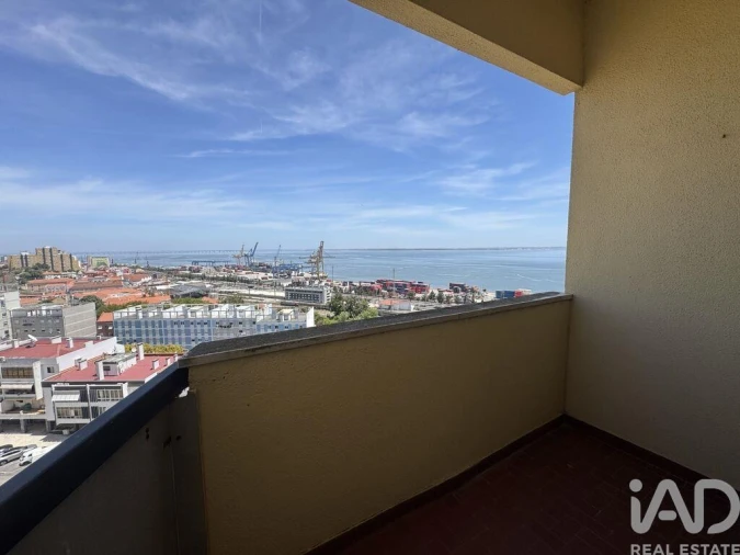 Apartamento T3 para Arrendamento em Penha de França Foto 2