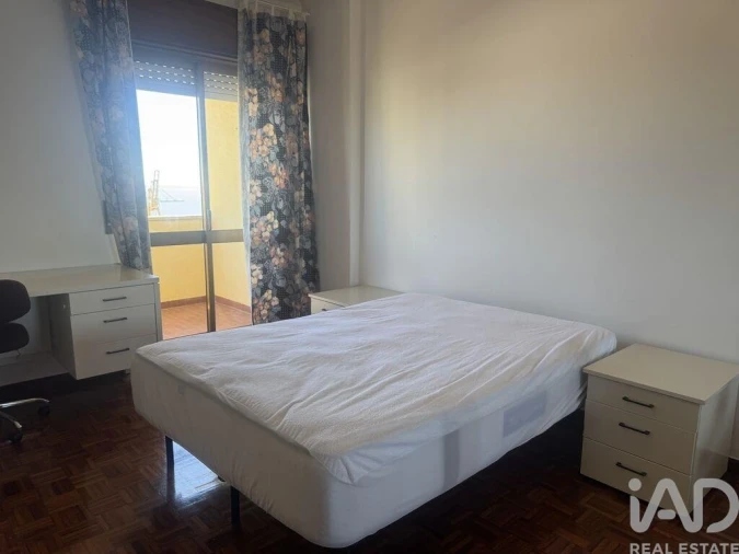 Apartamento T3 para Arrendamento em Penha de França Foto 14