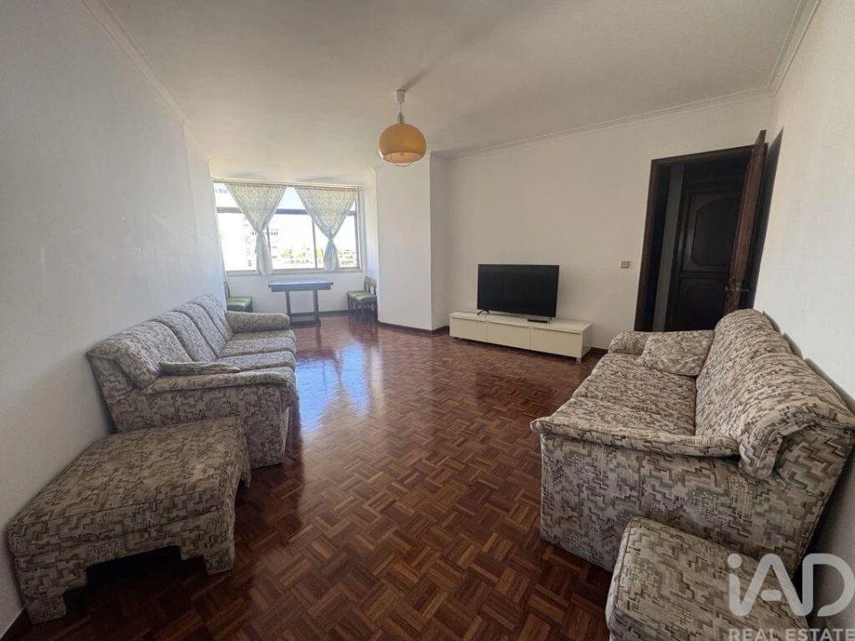 Apartamento T3 para Arrendamento em Penha de França Foto 3