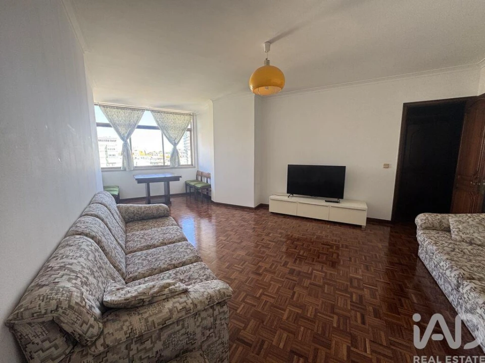 Apartamento T3 para Arrendamento em Penha de França Foto 4