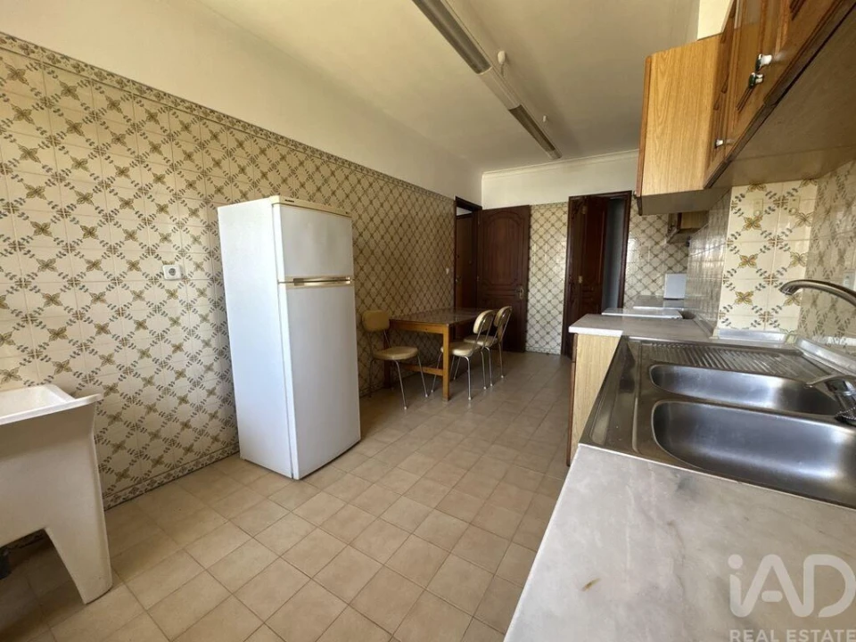 Apartamento T3 para Arrendamento em Penha de França Foto 24
