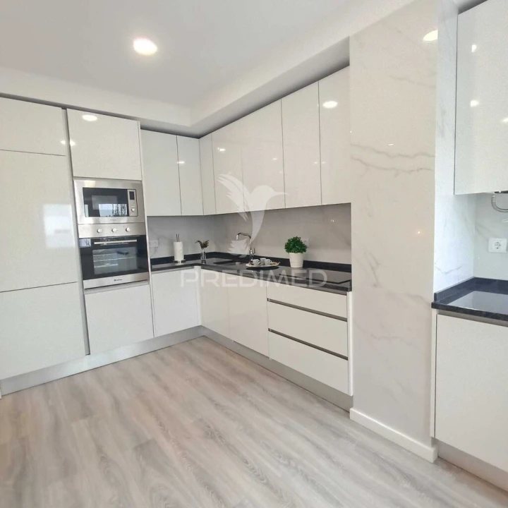 Apartamento T3 para Venda em Benfica Foto 3