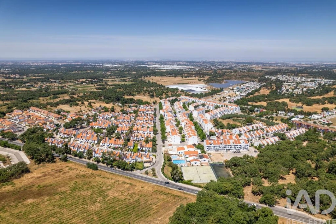 Apartamento T4 para Venda em Quinta do Anjo Foto 32
