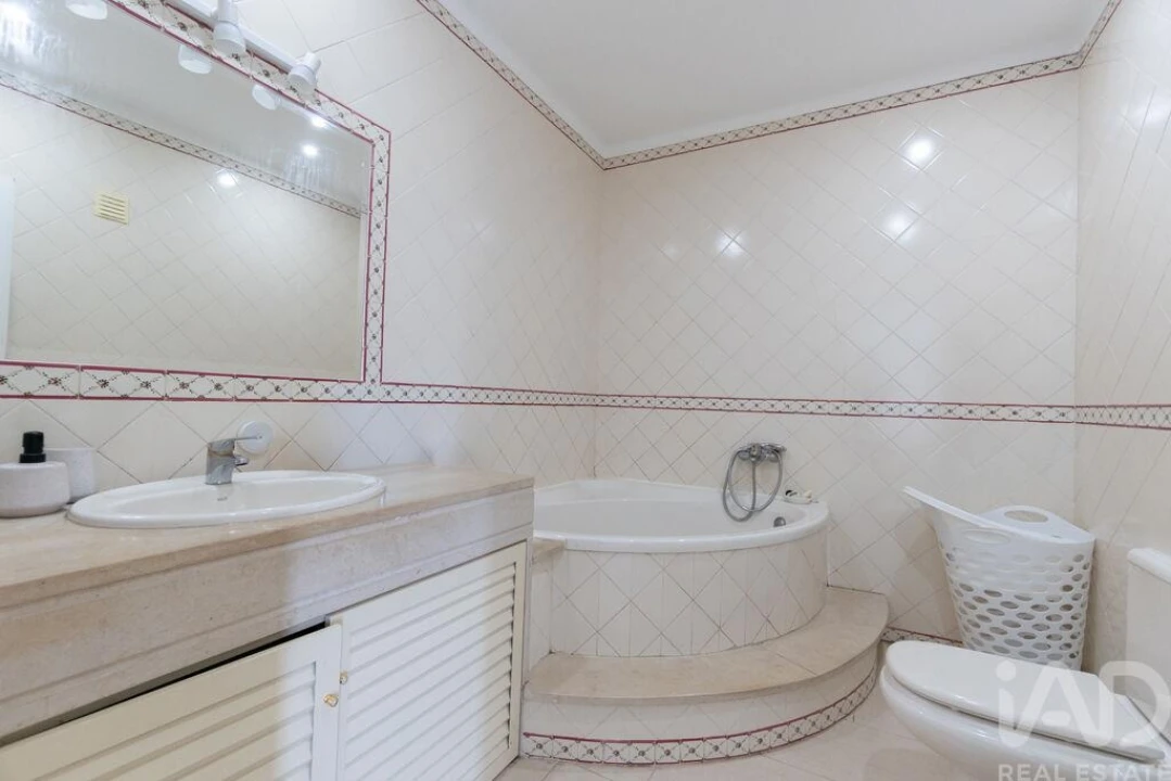 Apartamento T4 para Venda em Quinta do Anjo Foto 29