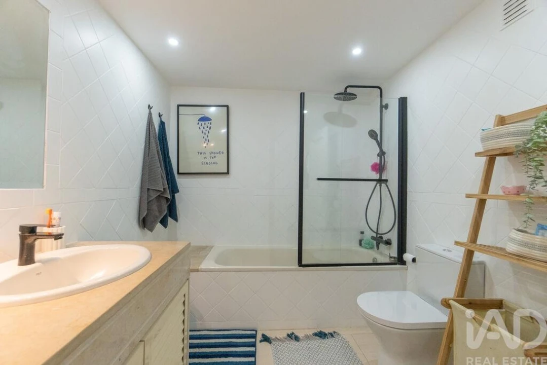 Apartamento T4 para Venda em Quinta do Anjo Foto 17