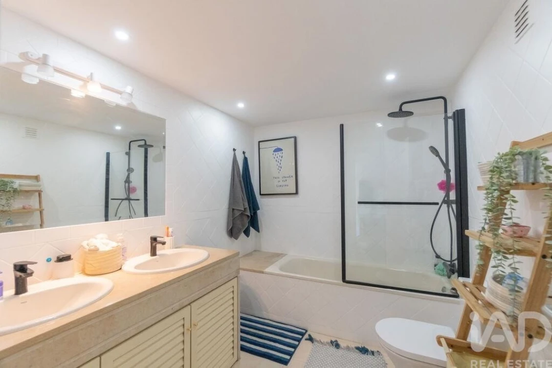 Apartamento T4 para Venda em Quinta do Anjo Foto 16