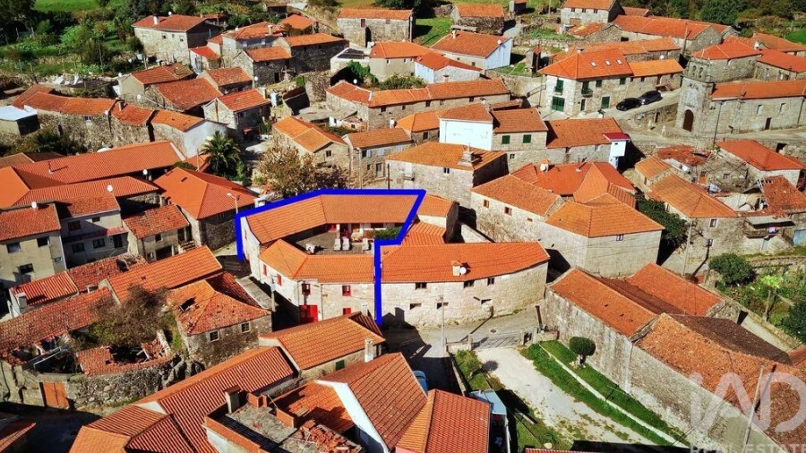 Prédio para Venda em Ruivães e Campos