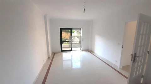 Apartamento T3 para Venda em Laranjeiro e Feijó