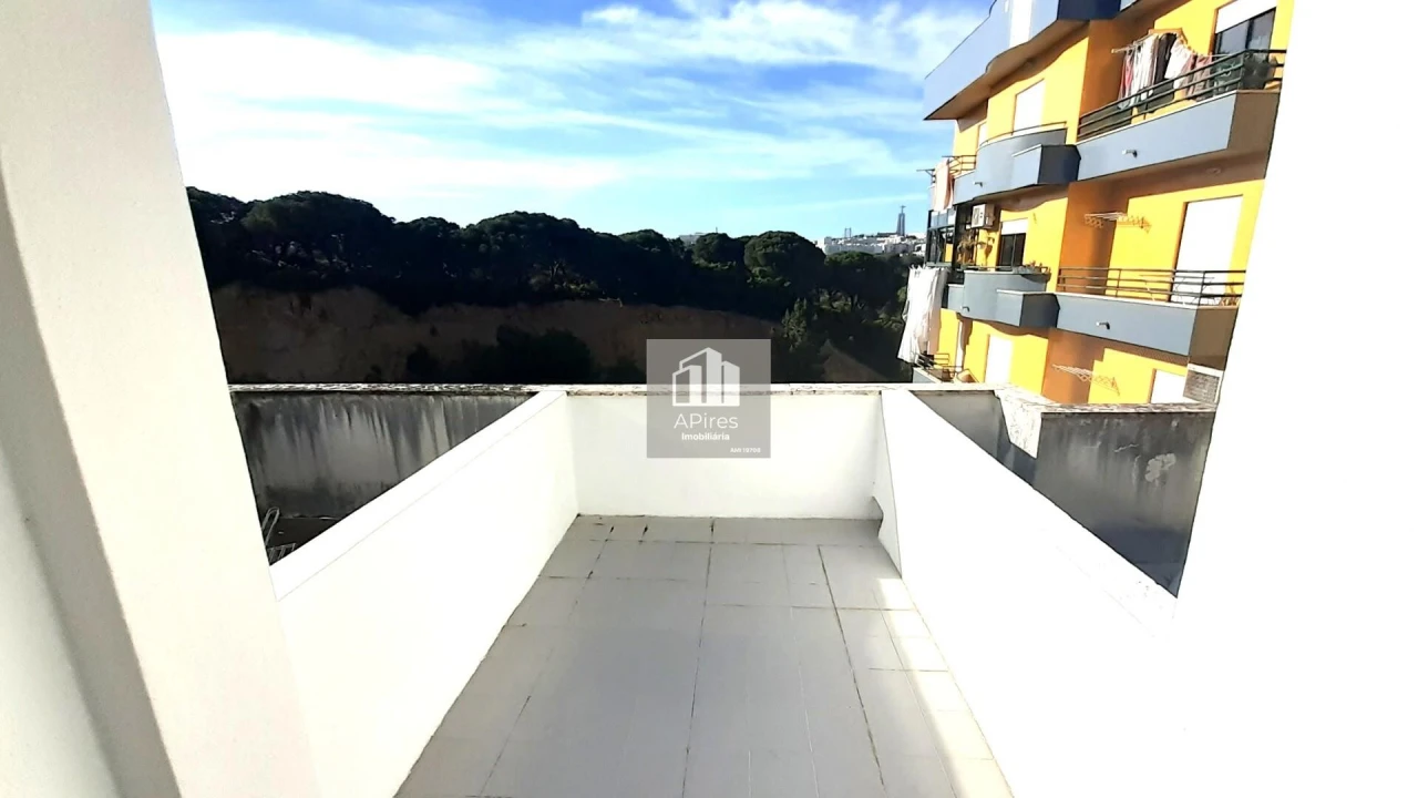 Apartamento T3 para Venda em Laranjeiro e Feijó Foto 32