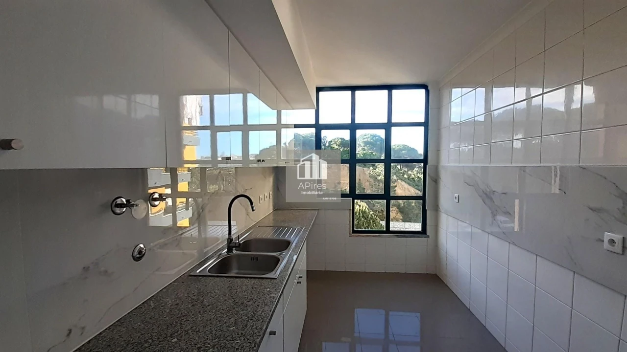 Apartamento T3 para Venda em Laranjeiro e Feijó Foto 2