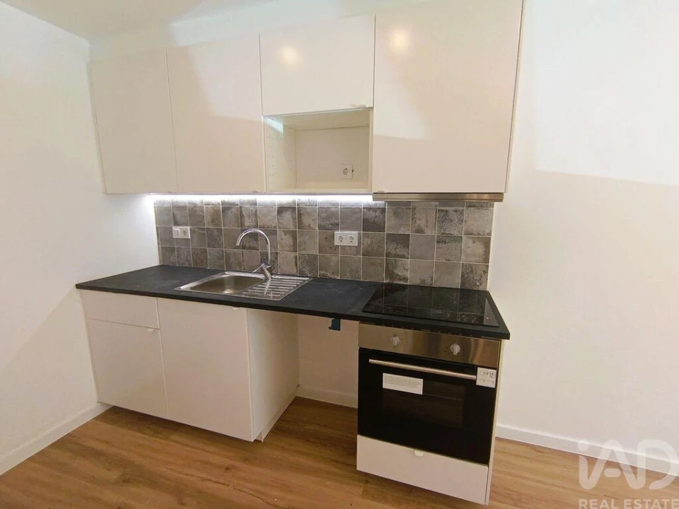 Apartamento T2 para Venda em Queluz e Belas Foto 1