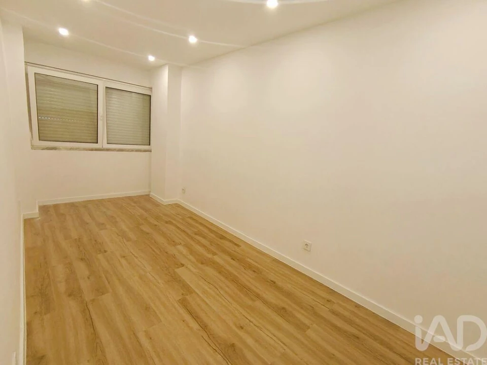 Apartamento T2 para Venda em Queluz e Belas Foto 4