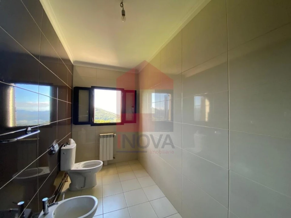 Moradia T4 para Venda em Azias Foto 27