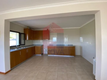 Moradia T4 para Venda em Azias