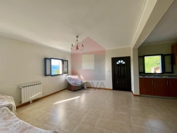 Moradia T4 para Venda em Azias