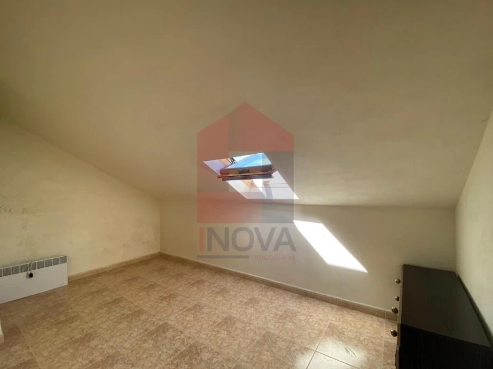 Moradia T4 para Venda em Azias Foto 6