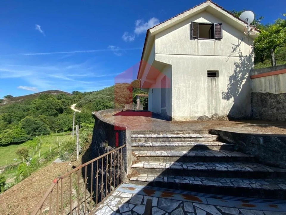 Moradia T4 para Venda em Azias Foto 3