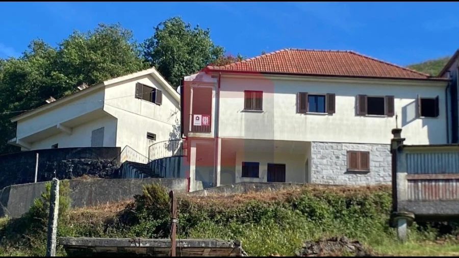 Moradia T4 para Venda em Azias