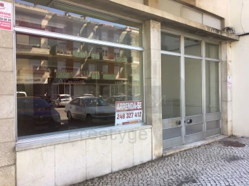 Loja para Arrendamento em São João Baptista e Santa Maria dos Olivais