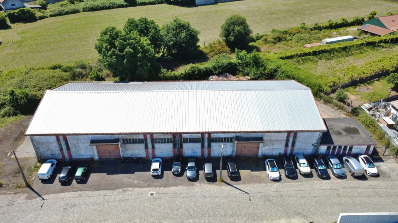 Armazém para Venda em Castêlo da Maia Foto 1