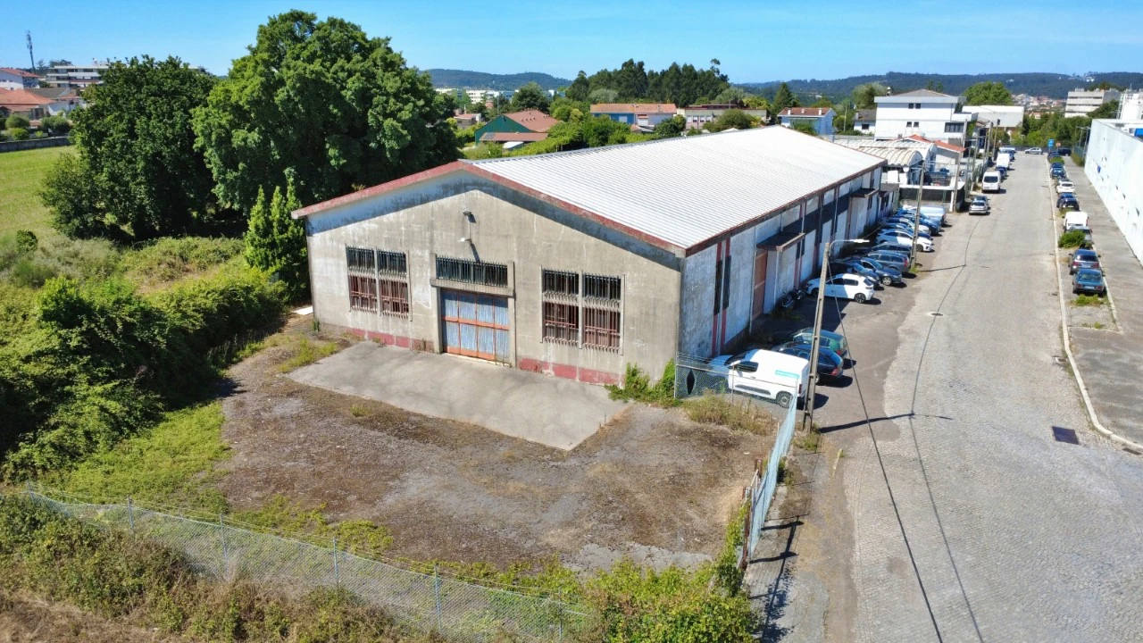 Armazém para Venda em Castêlo da Maia Foto 2