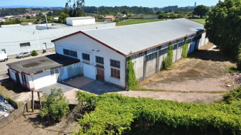Armazém para Venda em Castêlo da Maia