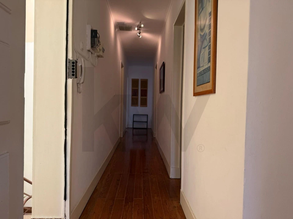 Apartamento T5 para Arrendamento em Campo de Ourique Foto 2