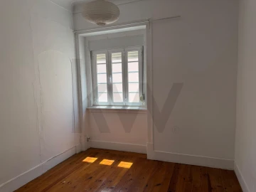 Apartamento T5 para Venda em Campolide
