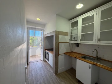 Apartamento T5 para Venda em Campolide